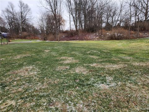 Tiny photo for 610 E Lake Street, Cape Vincent, NY 13618 (MLS # S1655422)