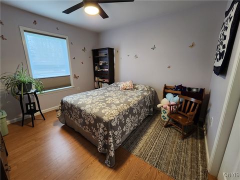 Tiny photo for 610 E Lake Street, Cape Vincent, NY 13618 (MLS # S1655422)