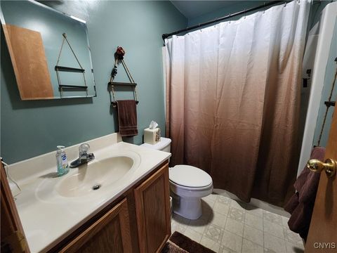 Tiny photo for 610 E Lake Street, Cape Vincent, NY 13618 (MLS # S1655422)