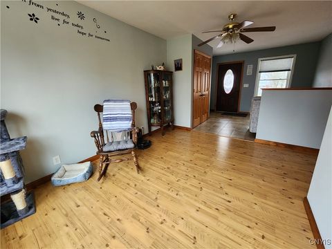 Tiny photo for 610 E Lake Street, Cape Vincent, NY 13618 (MLS # S1655422)