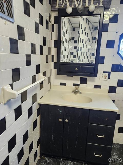 Tiny photo for 319 Burnet Avenue #1, Syracuse, NY 13203 (MLS # S1655572)