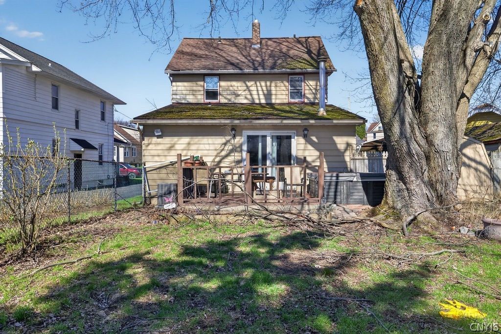 Photo of 117 Ross Park, Syracuse, NY 13208 (MLS # S1672186)
