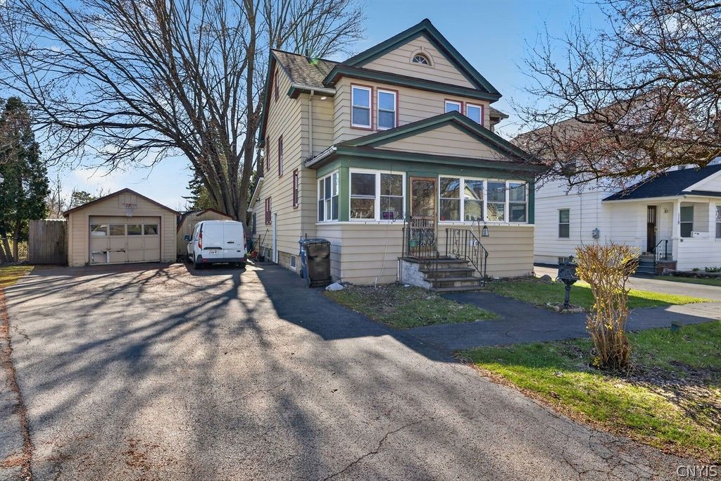 Photo of 117 Ross Park, Syracuse, NY 13208 (MLS # S1672186)