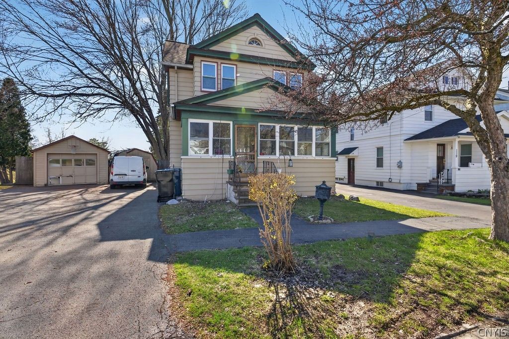 Photo of 117 Ross Park, Syracuse, NY 13208 (MLS # S1672186)