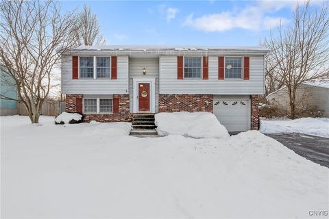 Photo of 142 Dorando Way, Salina, NY 13090 (MLS # S1655104)