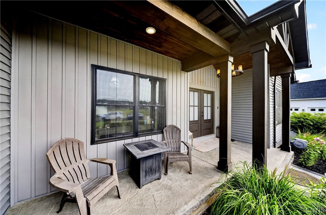4534 Hollyshire