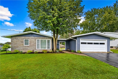 Photo of 106 Colonial Drive, New Hartford, NY 13413 (MLS # S1716079)