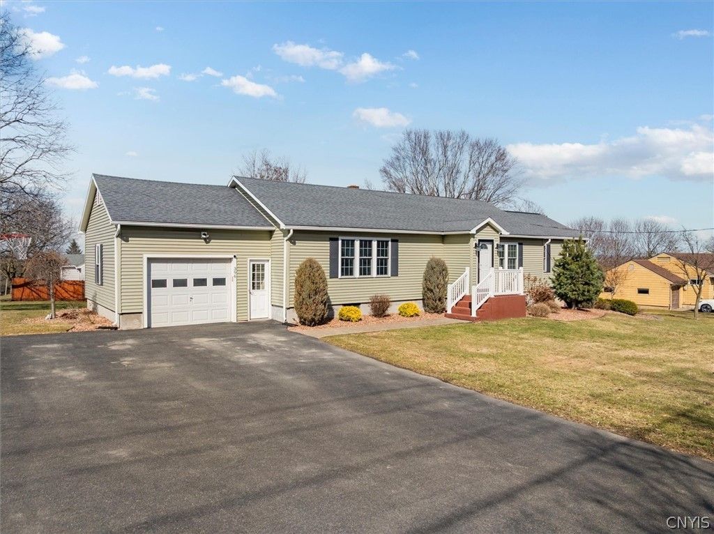 Photo of 396 Genesee Street, Oneida, NY 13421 (MLS # S1666001)