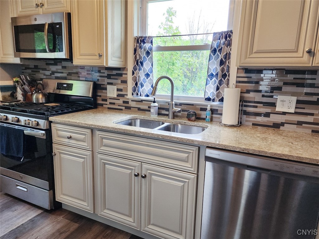 427 Mosley Drive, Syracuse, New York image 11