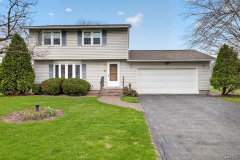 Homes For Sale - 6 Lorraine Crescent<br/> Clay, NY 13090