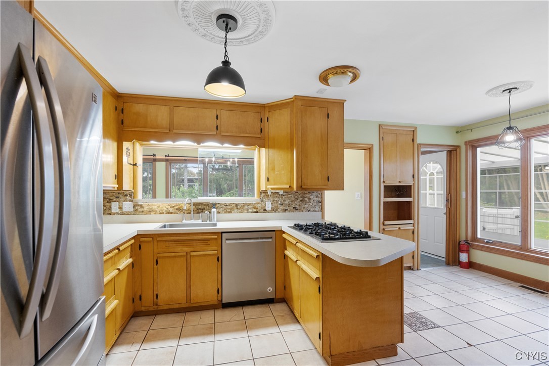 101 Hatherly Road, Syracuse, New York image 8