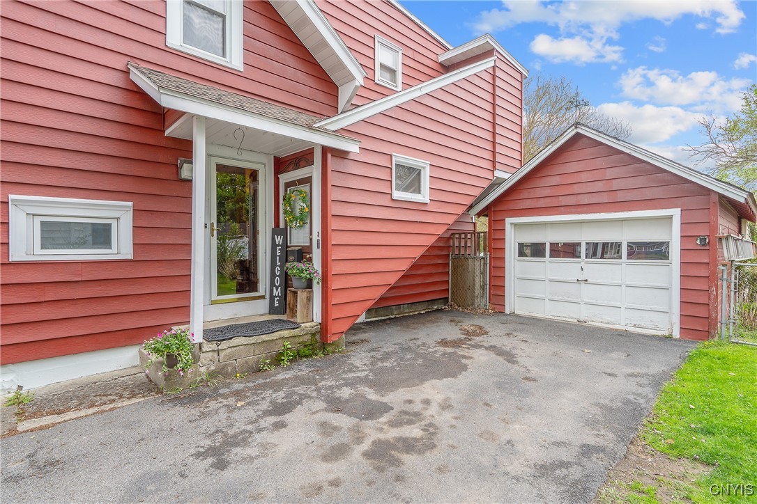 116 Palmer Dr Dr, Clay, New York image 3