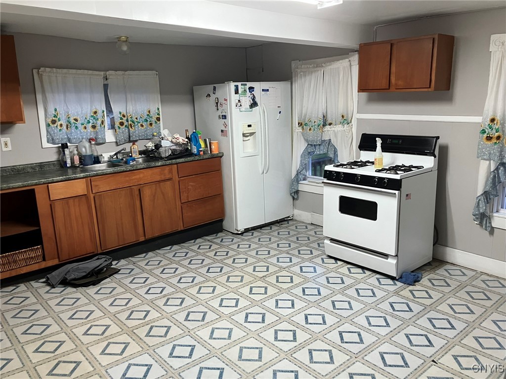 28 Lake Avenue, Auburn, New York image 5