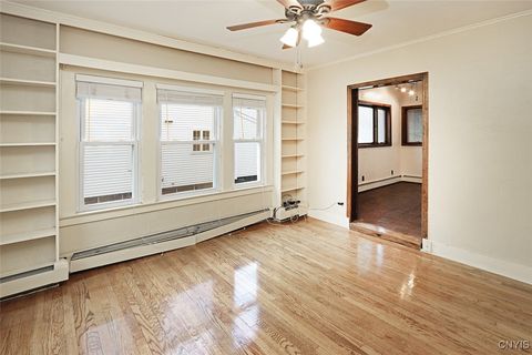 Tiny photo for 304 Cornwall Drive, DeWitt, NY 13214 (MLS # S1648093)