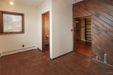 Tiny photo for 304 Cornwall Drive, DeWitt, NY 13214 (MLS # S1648093)