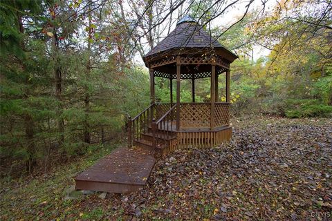 Tiny photo for 304 Cornwall Drive, DeWitt, NY 13214 (MLS # S1648093)