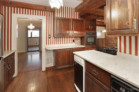 Tiny photo for 304 Cornwall Drive, DeWitt, NY 13214 (MLS # S1648093)