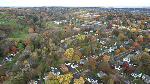 Tiny photo for 304 Cornwall Drive, DeWitt, NY 13214 (MLS # S1648093)