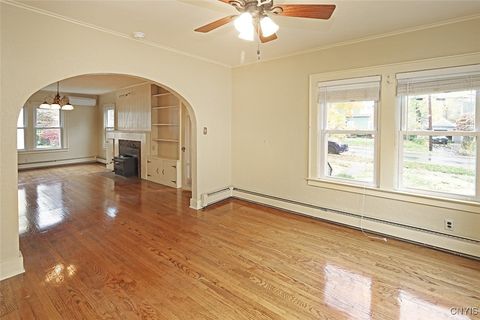 Tiny photo for 304 Cornwall Drive, DeWitt, NY 13214 (MLS # S1648093)