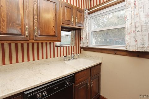 Tiny photo for 304 Cornwall Drive, DeWitt, NY 13214 (MLS # S1648093)