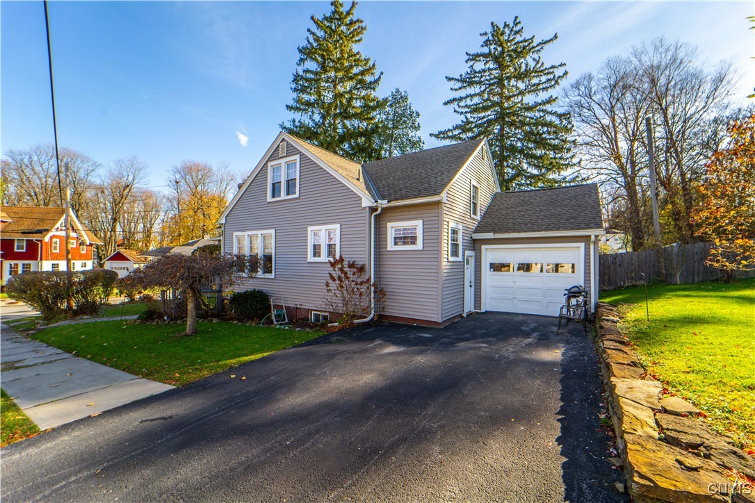 26 Beverly Place, Utica, New York image 8