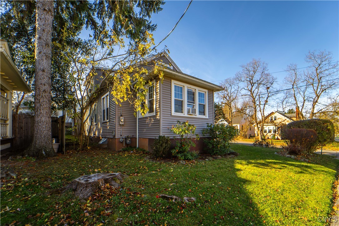 26 Beverly Place, Utica, New York image 9