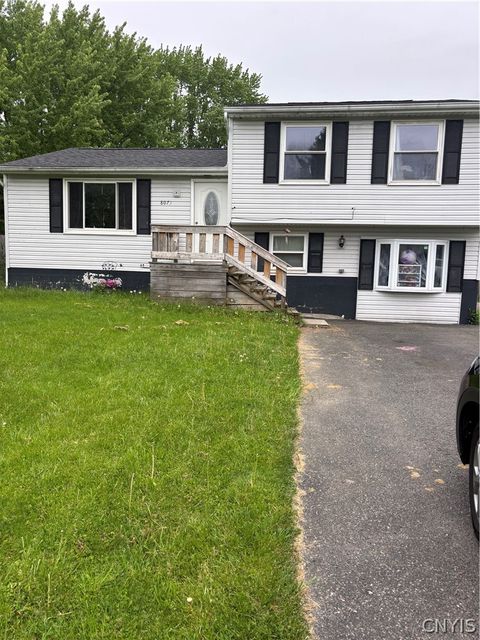 Homes For Sale - 8073 Pickett Lane Ln<br/> Cicero, NY 13039