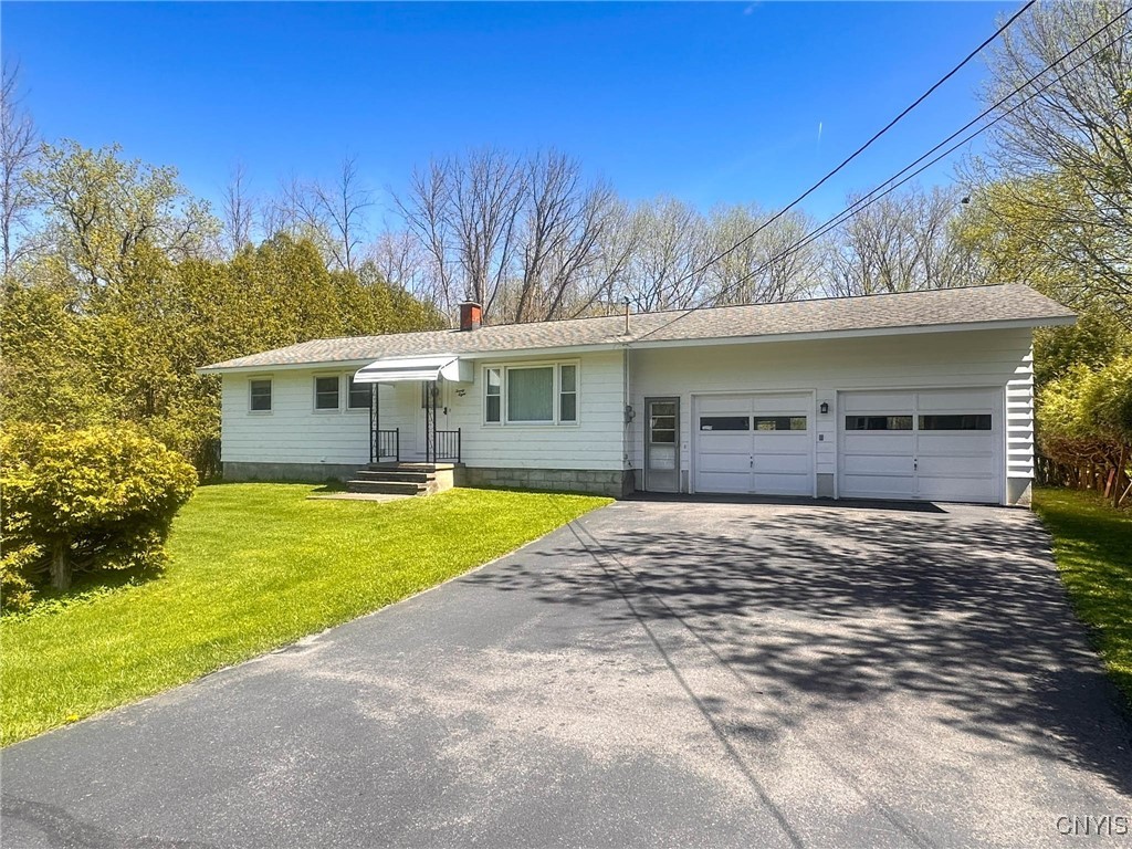 28 Concord Boulevard, New Hartford, New York image 1