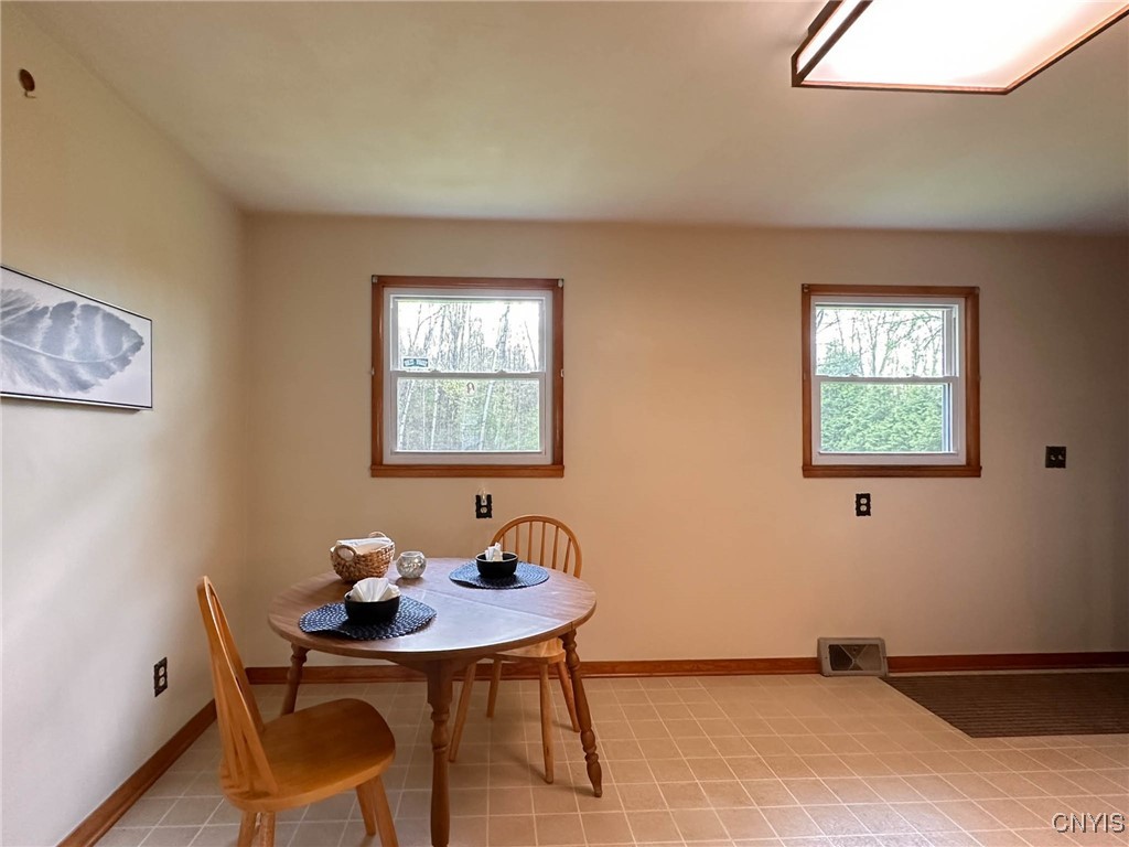 28 Concord Boulevard, New Hartford, New York image 9