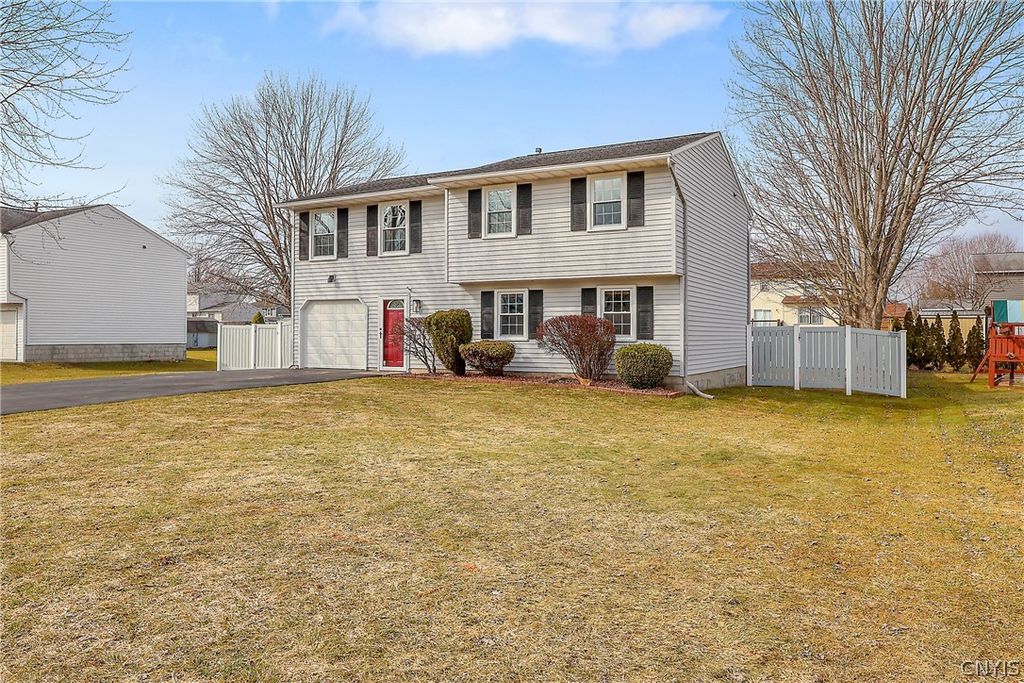 Photo of 8511 Grandview Drive, Cicero, NY 13039 (MLS # S1664658)