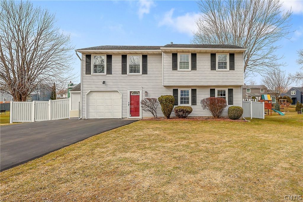 Photo of 8511 Grandview Drive, Cicero, NY 13039 (MLS # S1664658)