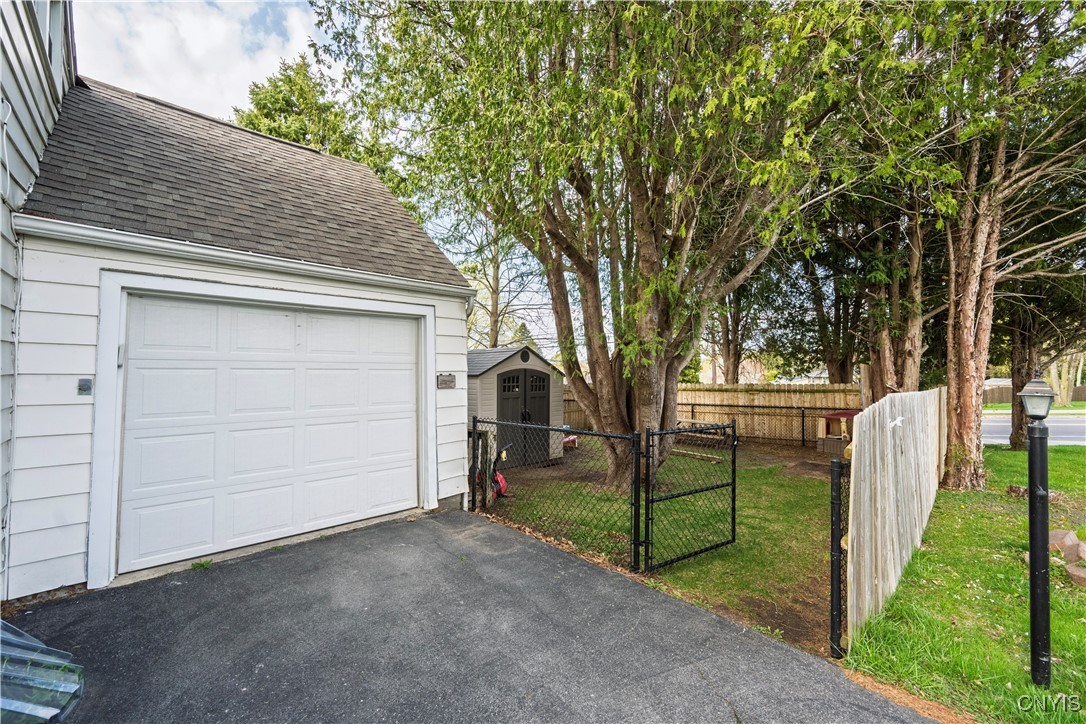 100 Glenview Parkway, Camillus, New York image 23