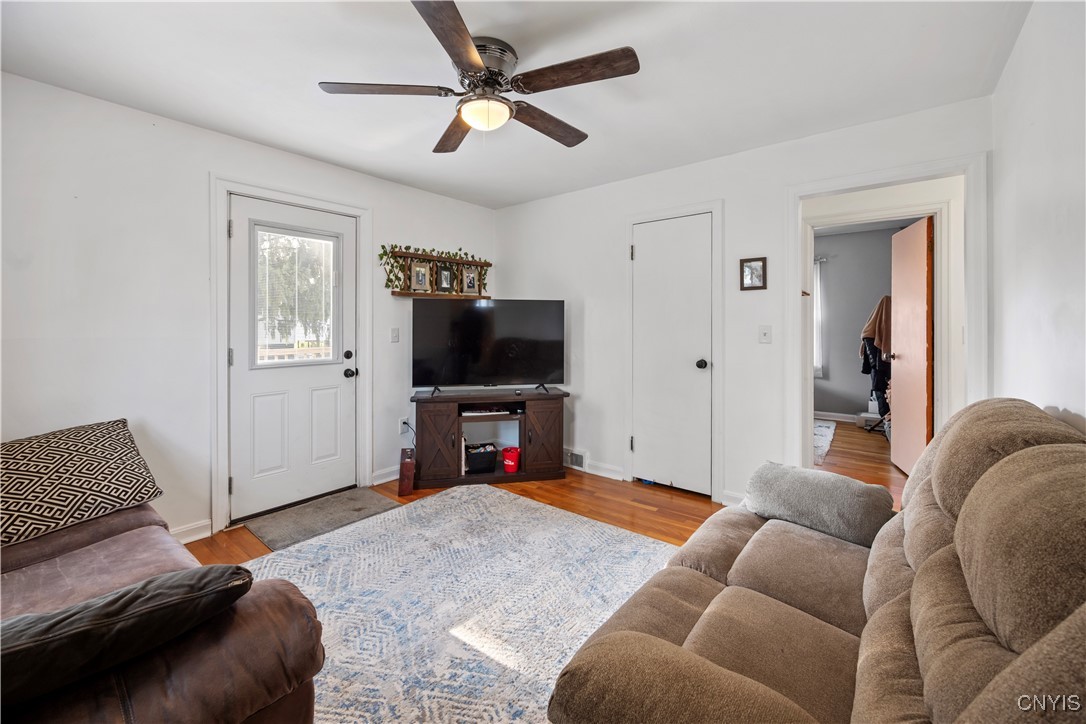 100 Glenview Parkway, Camillus, New York image 2
