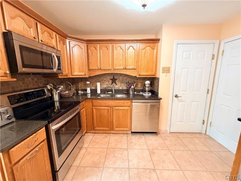 Tiny photo for 3 Perimeter Road, Whitestown, NY 13492 (MLS # S1690325)