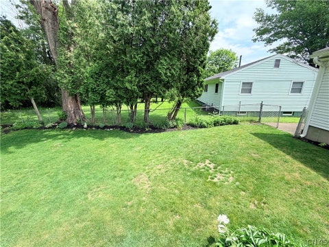 Tiny photo for 3 Perimeter Road, Whitestown, NY 13492 (MLS # S1690325)