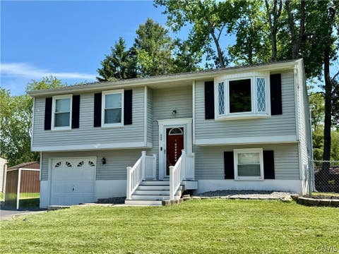 Homes For Sale - 8142 Scotia Lane<br/> Onondaga County, Clay, NY 13090