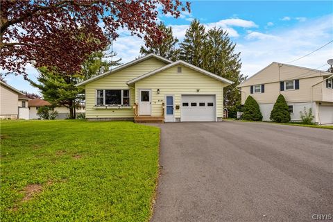 Photo of 414A Den-Whit Terrace, Lenox, NY 13032 (MLS # S1678753)