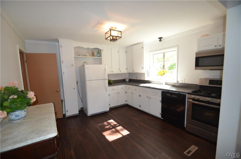 Dewitt, New York 13066, United States, 4 Bedrooms Bedrooms, ,3 BathroomsBathrooms,Residential,Active,88846