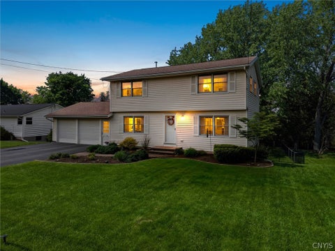 Homes For Sale - 41 Elm Hill Way<br/> Onondaga County, Camillus, NY 13031