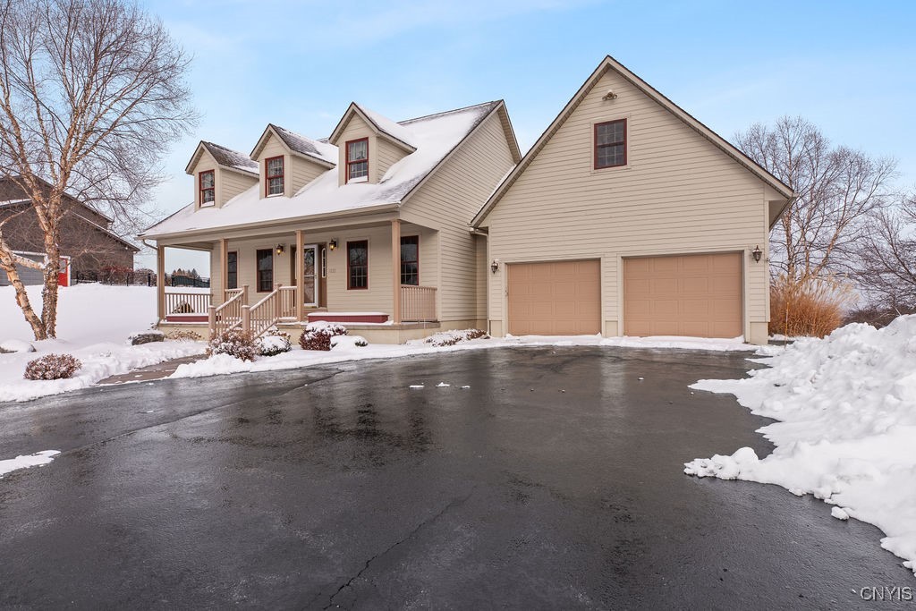 1022 Wheatfield Way, Camillus, New York image 3