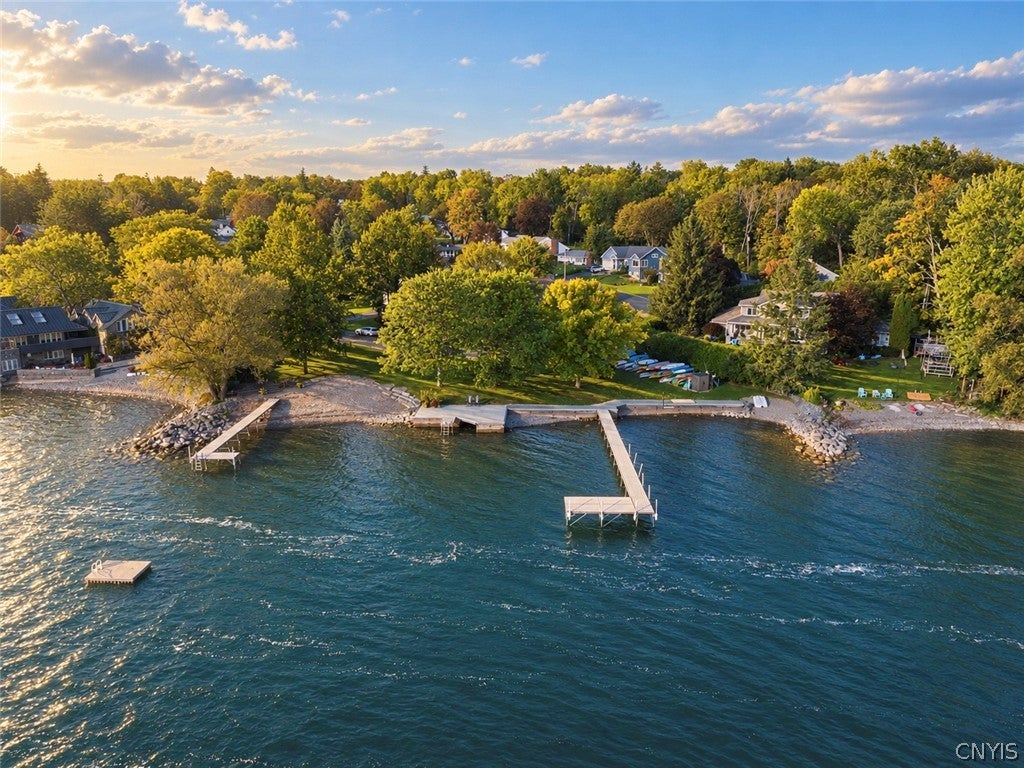 6 Lakeview Circle