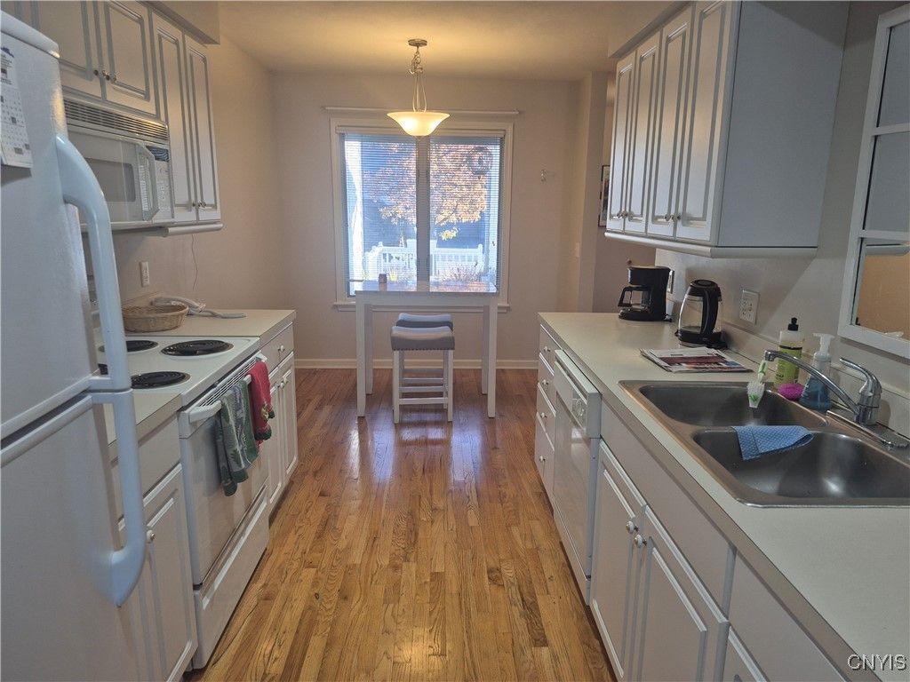 Photo of 331 Summerhaven Drive N, Manlius, NY 13057 (MLS # S1652852)