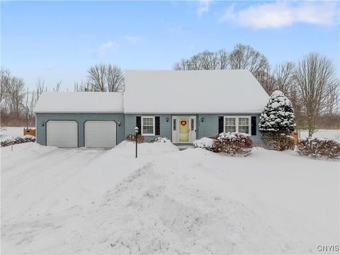 Photo of 9408 Hawkeye Drive, Cicero, NY 13029 (MLS # S1660051)