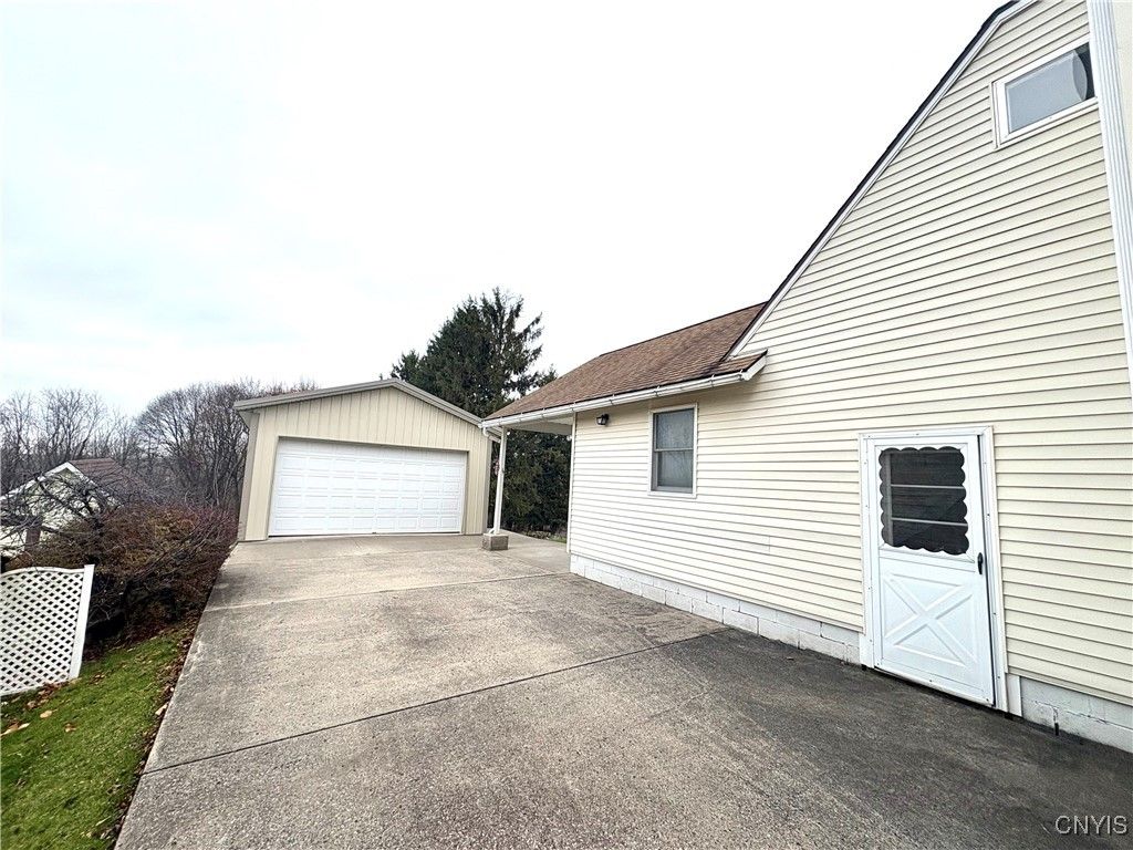 Photo of 25 Grant Street, Auburn, NY 13021 (MLS # S1652653)