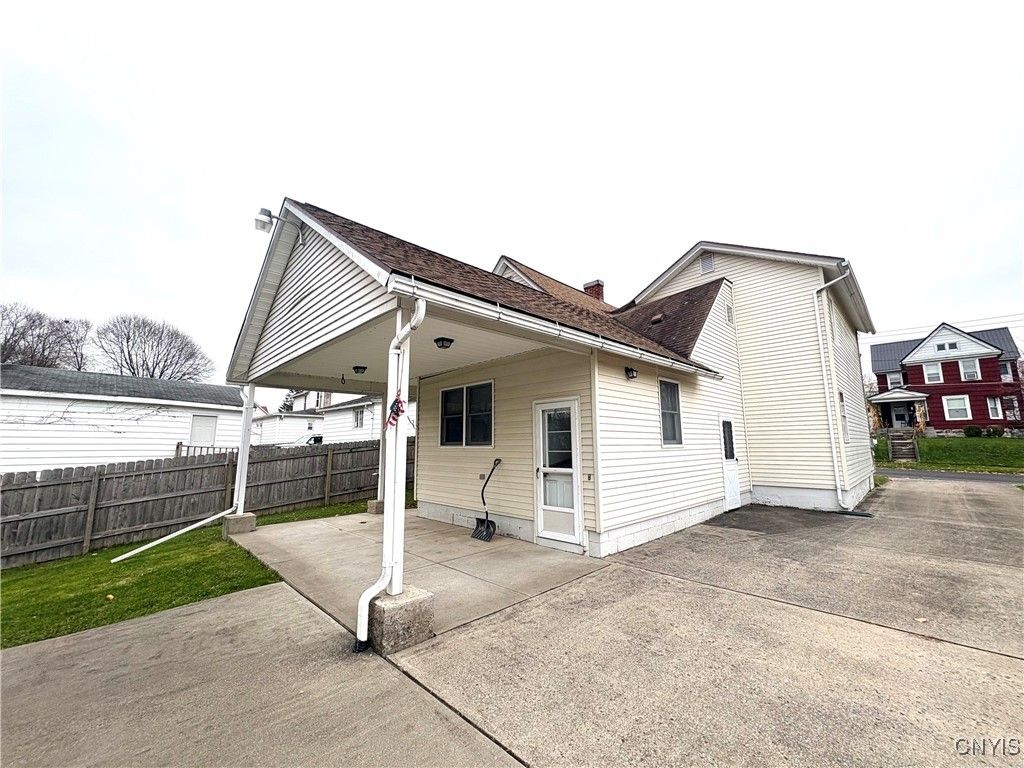 Photo of 25 Grant Street, Auburn, NY 13021 (MLS # S1652653)