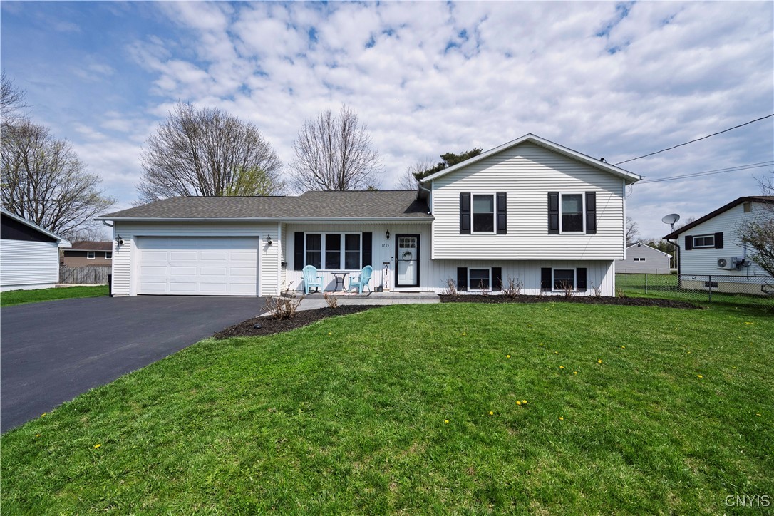 7715 Admiral Drive, Clay, New York image 1
