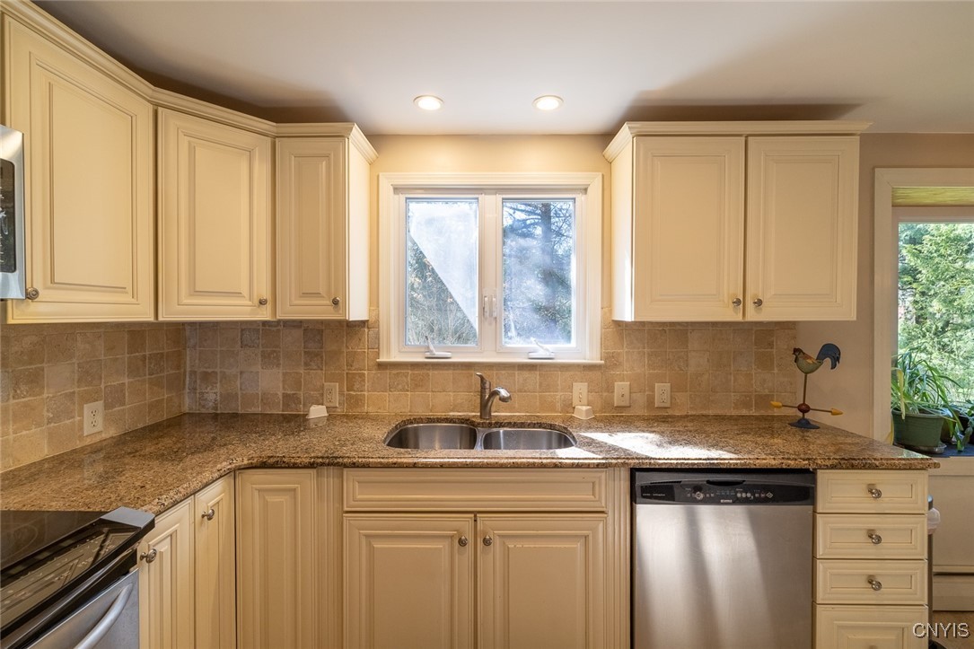 4877 Candy Lane, Manlius, New York image 13