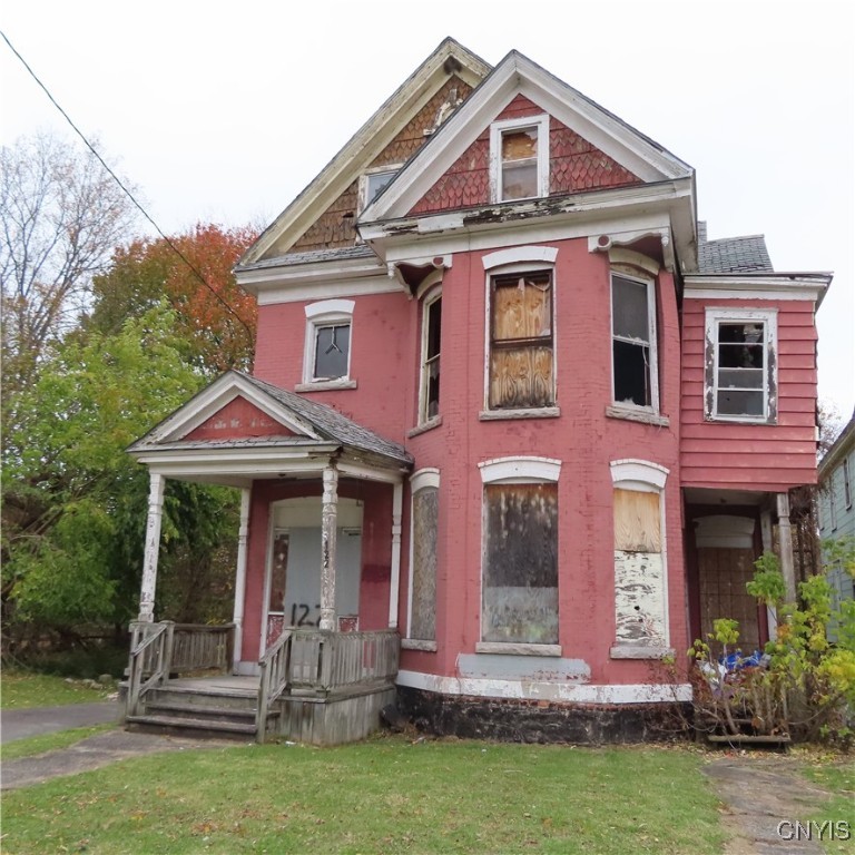 122 W Bissell Street