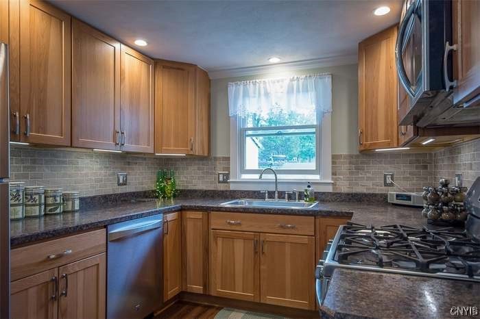 6 Woodworth Drive, West Monroe, New York image 4