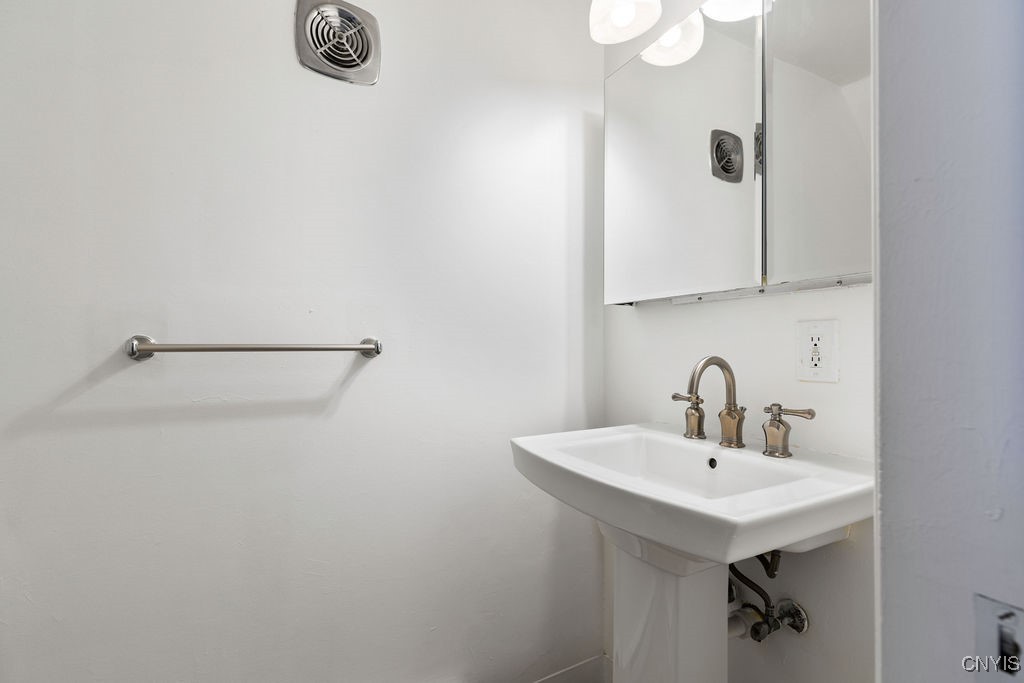 4314 Candlelight Lane, Clay, New York image 19